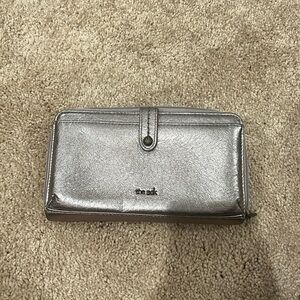 wallet that holds phone!